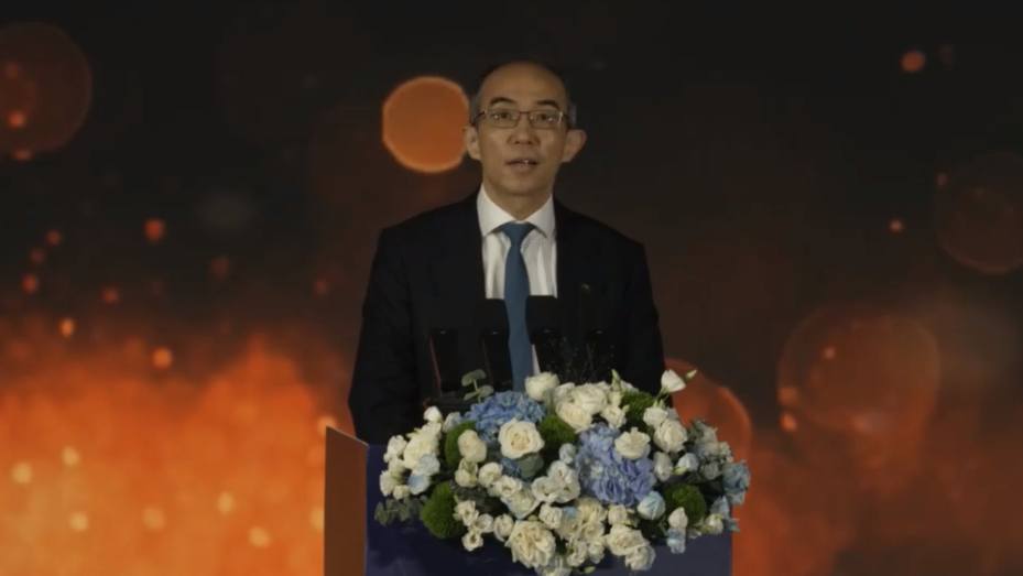 ���dͨӍ���������(y��ng)����(g��u)��оƬ���㷨���ܘ�(g��u)��������(bi��o)��(zh��n)�Ķ˵���AI����